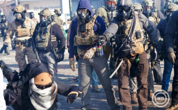 Forrnak az indulatok az USA-ban, miután lelőttek egy tüntetőt