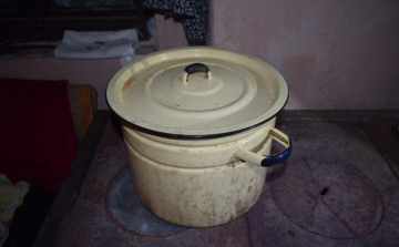 Leforrázta vendéglátóját