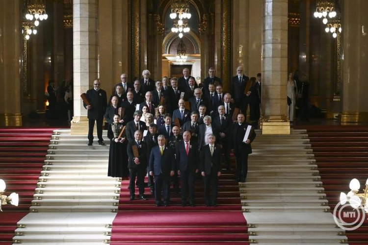 Sulyok Tamás: a magyar tudomány és kultúra képviselői összefognak minket