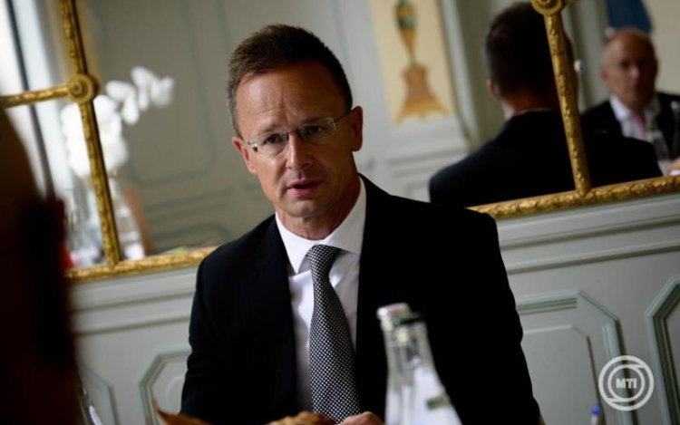 Szijjártó Péter: Magyarország határozottan visszautasítja az ukrán elnök fenyegetőzését